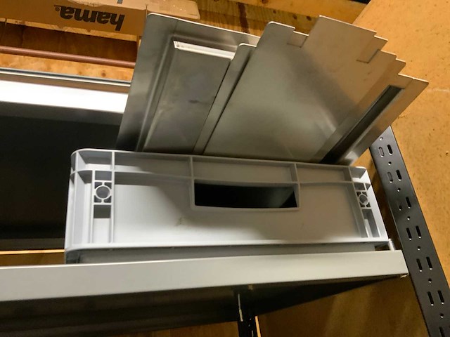 Magazijnstelling met metaalwaren - afbeelding 14 van  24