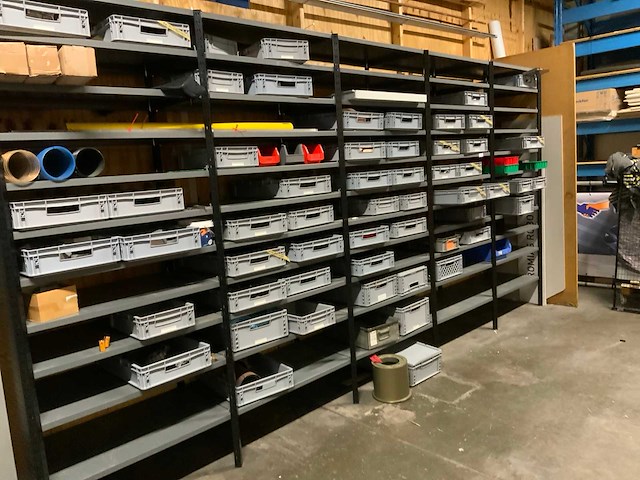 Magazijnstelling met metaalwaren - afbeelding 12 van  24