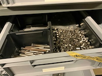 Magazijnstelling met metaalwaren - afbeelding 22 van  24