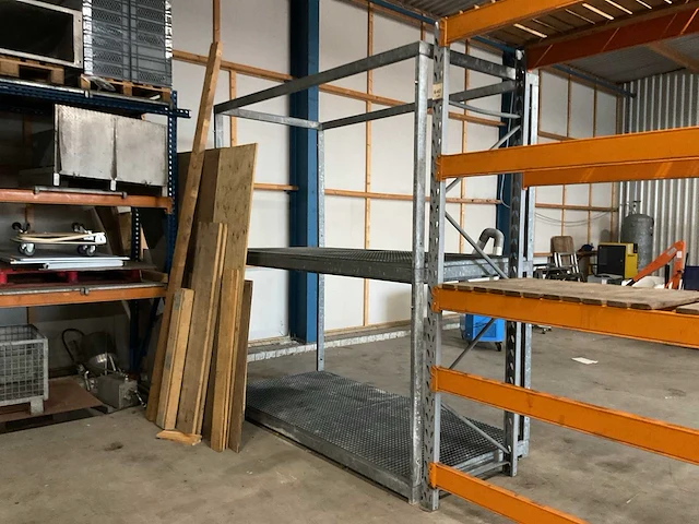 Magazijnstelling met opvangbak - afbeelding 2 van  4