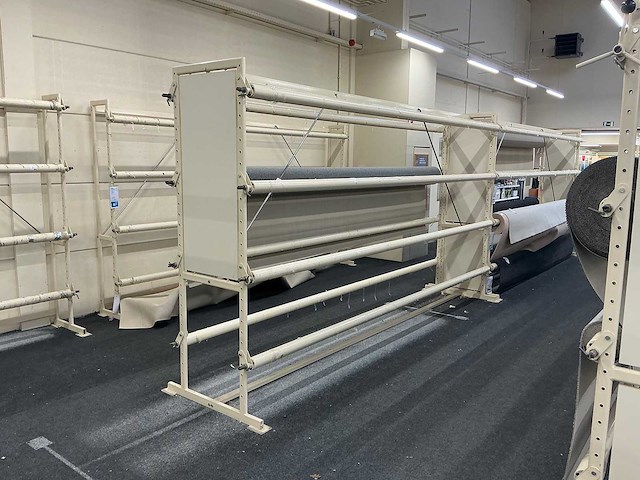 Magazijnstelling voor vloerbedekkingrollen - afbeelding 1 van  4