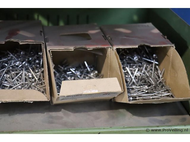 Magazijnstelling v.v. laden incl. bevestigingsmateriaal o.a. ringen, bouten & moeren - afbeelding 15 van  18