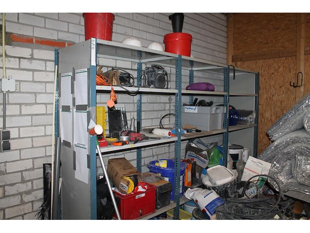 Magazijnstellingen bestaande uit 22 staanders 62 x 210 cm en ruim 80 legbladen 60 x 100 cm. let op! afhalen... - afbeelding 4 van  4