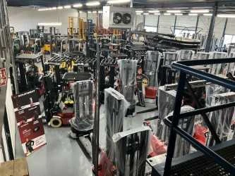 Magazijnverkoop interne transportmachines, quads, gereedschappen en diversen