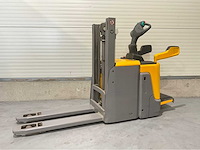 Magazijnverkoop interne transportmachines, quads, gereedschappen en diversen