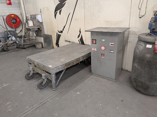 Magazijnwagen en werktafel - afbeelding 1 van  8