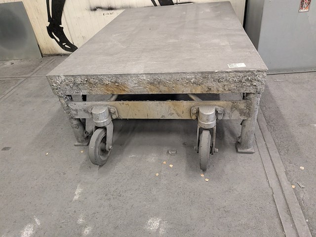 Magazijnwagen en werktafel - afbeelding 3 van  8