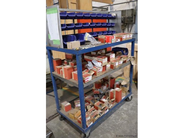 Magazijnwagen incl. bouten & moeren - afbeelding 1 van  9