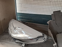 Magazijnwagen met diverse auto-onderdelen - afbeelding 5 van  9