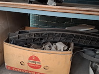 Magazijnwagen met diverse auto-onderdelen - afbeelding 7 van  9