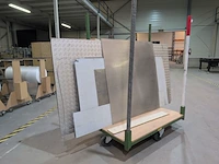 Magazijnwagen met diverse traanplaten