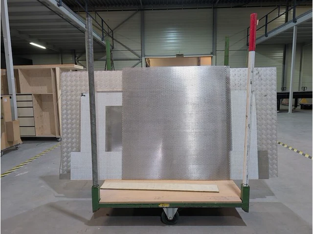 Magazijnwagen met diverse traanplaten - afbeelding 2 van  5