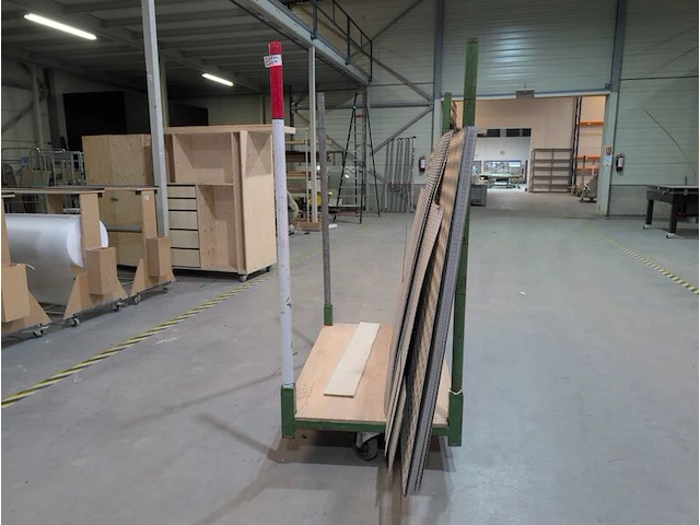 Magazijnwagen met diverse traanplaten - afbeelding 5 van  5