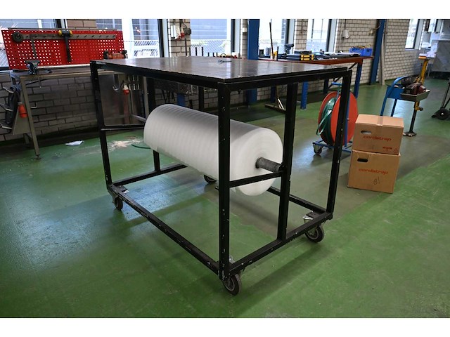 Magazijnwagen met folierolhouder - afbeelding 1 van  3