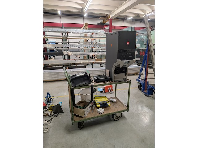 Magazijnwagen met inhoud - afbeelding 1 van  7