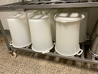 Magazijnwagen met inhoud - afbeelding 9 van  15