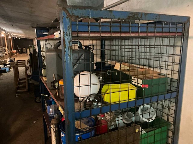 Magazijnwagen met inhoud - afbeelding 1 van  12