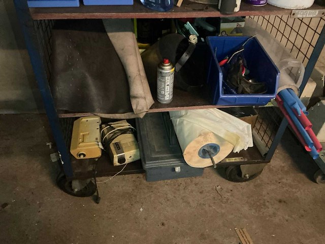 Magazijnwagen met inhoud - afbeelding 9 van  12