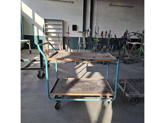 Magazijnwagen met transporthondje - afbeelding 2 van  4