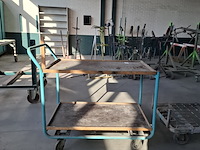 Magazijnwagen met transporthondje - afbeelding 2 van  4