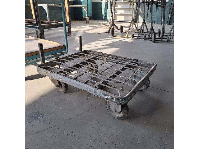 Magazijnwagen met transporthondje - afbeelding 4 van  4