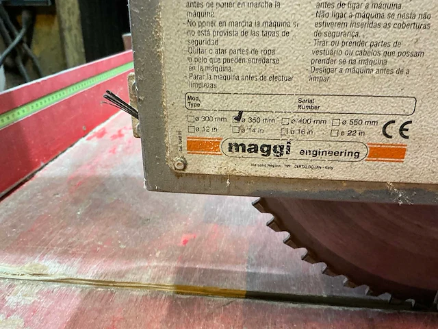 Maggi - 2002 - junior 640 - radiaalafkortzaagmachine - afbeelding 1 van  2
