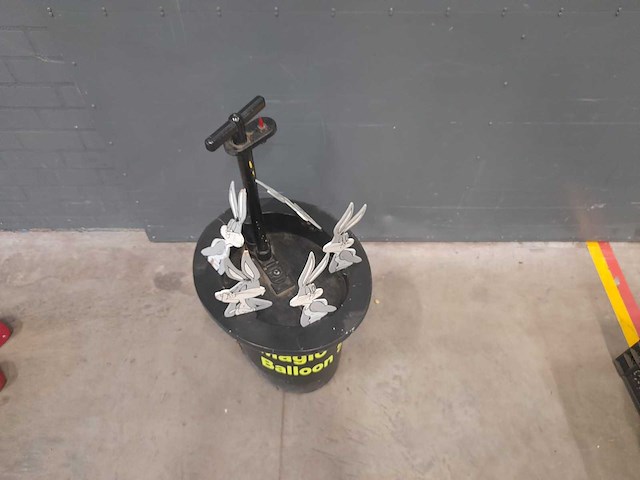 Magic rabbit balloon show - afbeelding 1 van  1