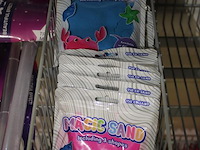 Magic sand in diverse kleuren, 20 verpakkingen in mand. - afbeelding 2 van  3