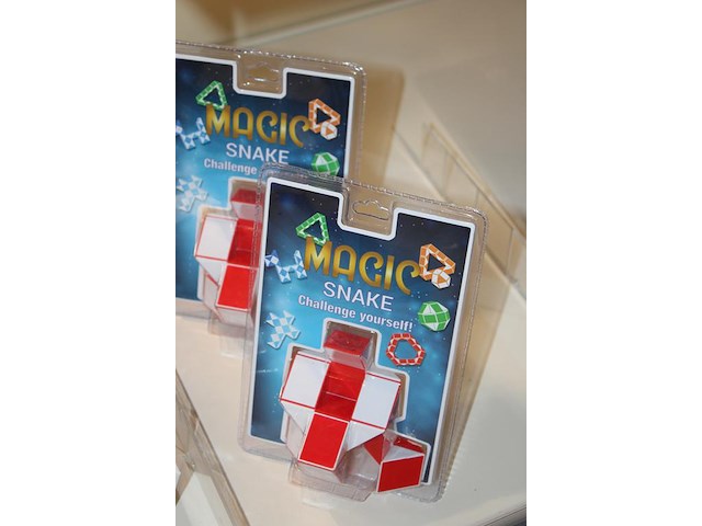 Magicsnakes in drie kleuren, acht stuks. - afbeelding 2 van  2