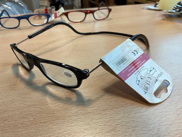 Magneet leesbril diverse modellen, kleuren en sterktes (100x) - afbeelding 3 van  3