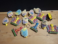 Magneten en sleutelhangers 16 stuks - afbeelding 3 van  3