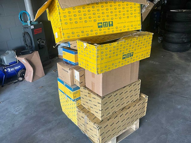 Magneti / hella / valeo - koplampen achterverlichting - partij auto onderdelen (21x) - afbeelding 12 van  13