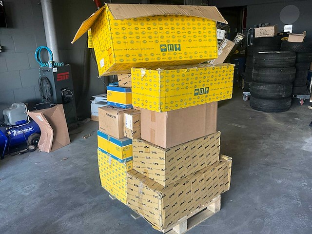 Magneti / hella / valeo - koplampen achterverlichting - partij auto onderdelen (21x) - afbeelding 1 van  13