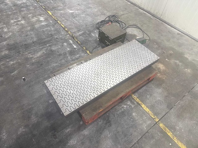 Magnetic table - afbeelding 1 van  6