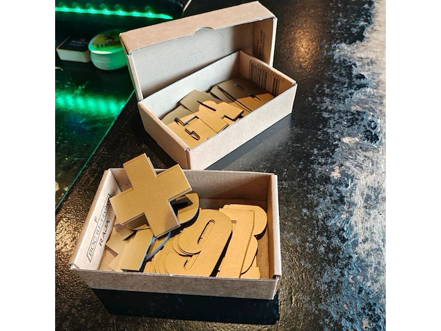 Magnetisch bord met cijfers en letters - afbeelding 1 van  2