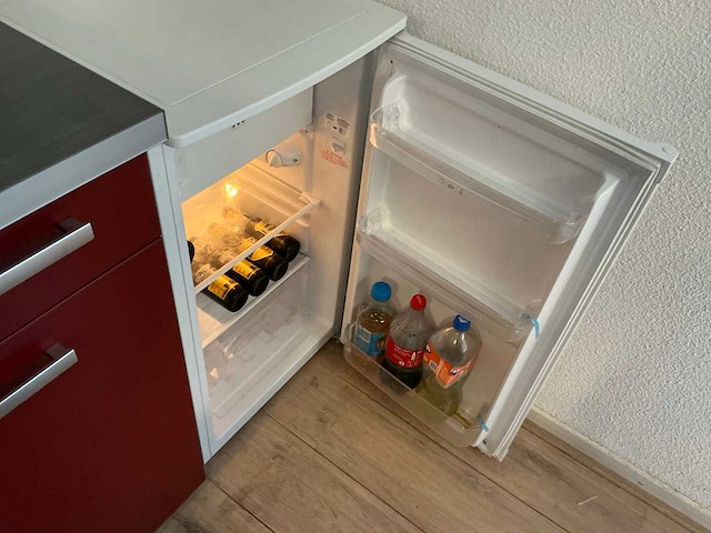 Magnetron, grille, koelkast en waterkoker - afbeelding 7 van  7