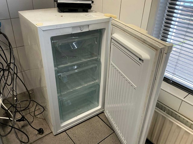 Magnetron, vriezer en airfryer - afbeelding 3 van  8