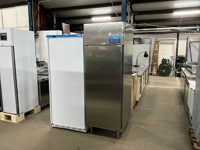 Magnos hkmn057-ms rvs koelkast - afbeelding 1 van  9