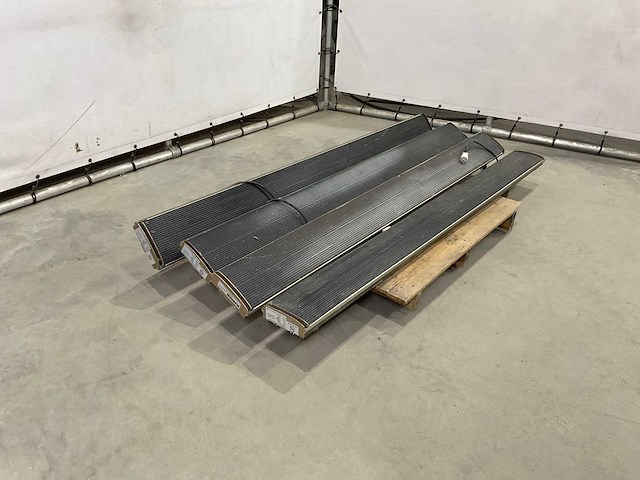 Magnum - infraline heater - heater 3200w 220v 13,3amp (4x) - afbeelding 1 van  6