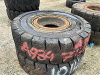 Magnum solideal 16.00-25 volrubber industrie band met velg (4x) - afbeelding 2 van  9