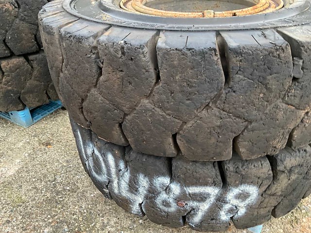 Magnum solideal 16.00-25 volrubber industrie band met velg (4x) - afbeelding 4 van  9