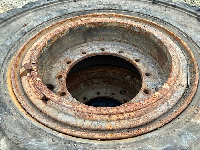 Magnum solideal 16.00-25 volrubber industrie band met velg (4x) - afbeelding 6 van  9