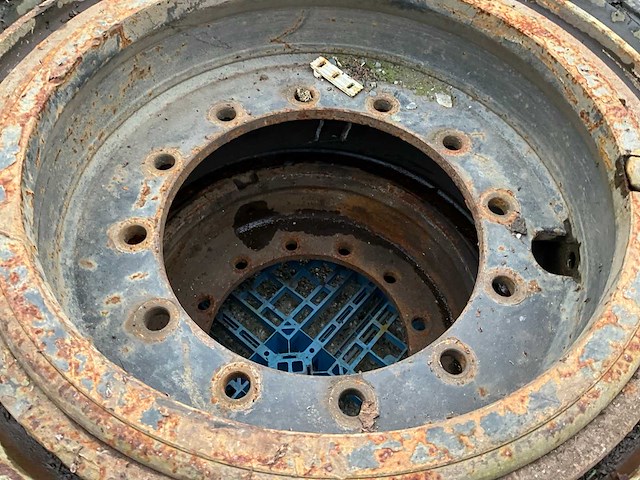 Magnum solideal 16.00-25 volrubber industrie band met velg (4x) - afbeelding 8 van  9