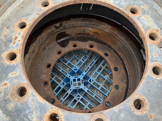 Magnum solideal 16.00-25 volrubber industrie band met velg (4x) - afbeelding 9 van  9