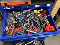 Magura ladenkast met inhoud - afbeelding 3 van  7