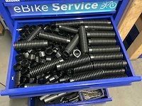 Magura ladenkast met inhoud - afbeelding 4 van  7