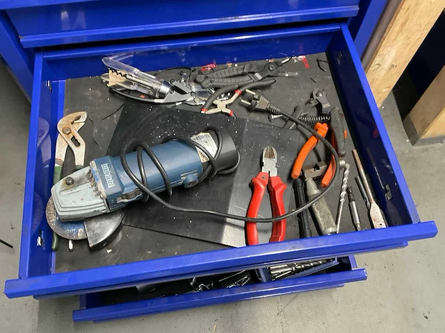 Magura ladenkast met inhoud - afbeelding 5 van  7