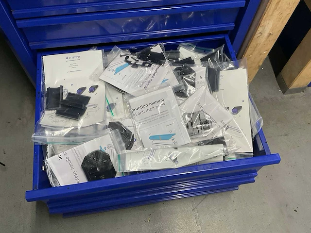 Magura ladenkast met inhoud - afbeelding 6 van  7