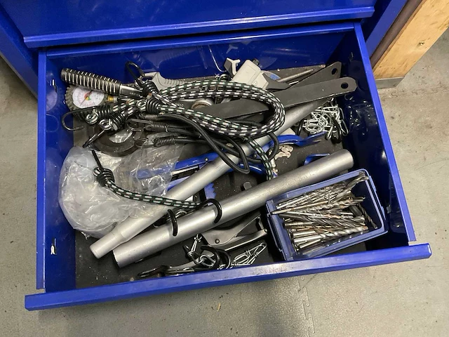 Magura ladenkast met inhoud - afbeelding 7 van  7
