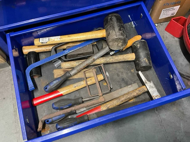 Magura ladenkast met inhoud - afbeelding 6 van  6